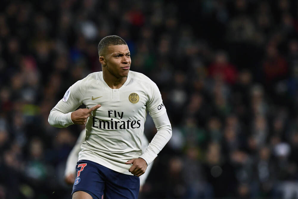 苹果不急, AI很慌, 谁在等风来